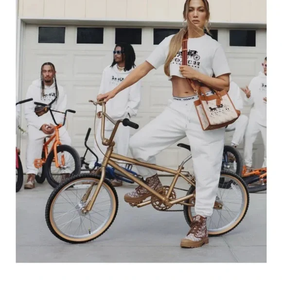 Coach Field Tote 22 With Horse And Carriage Print And Carriage Bag - Picture 5 of 6